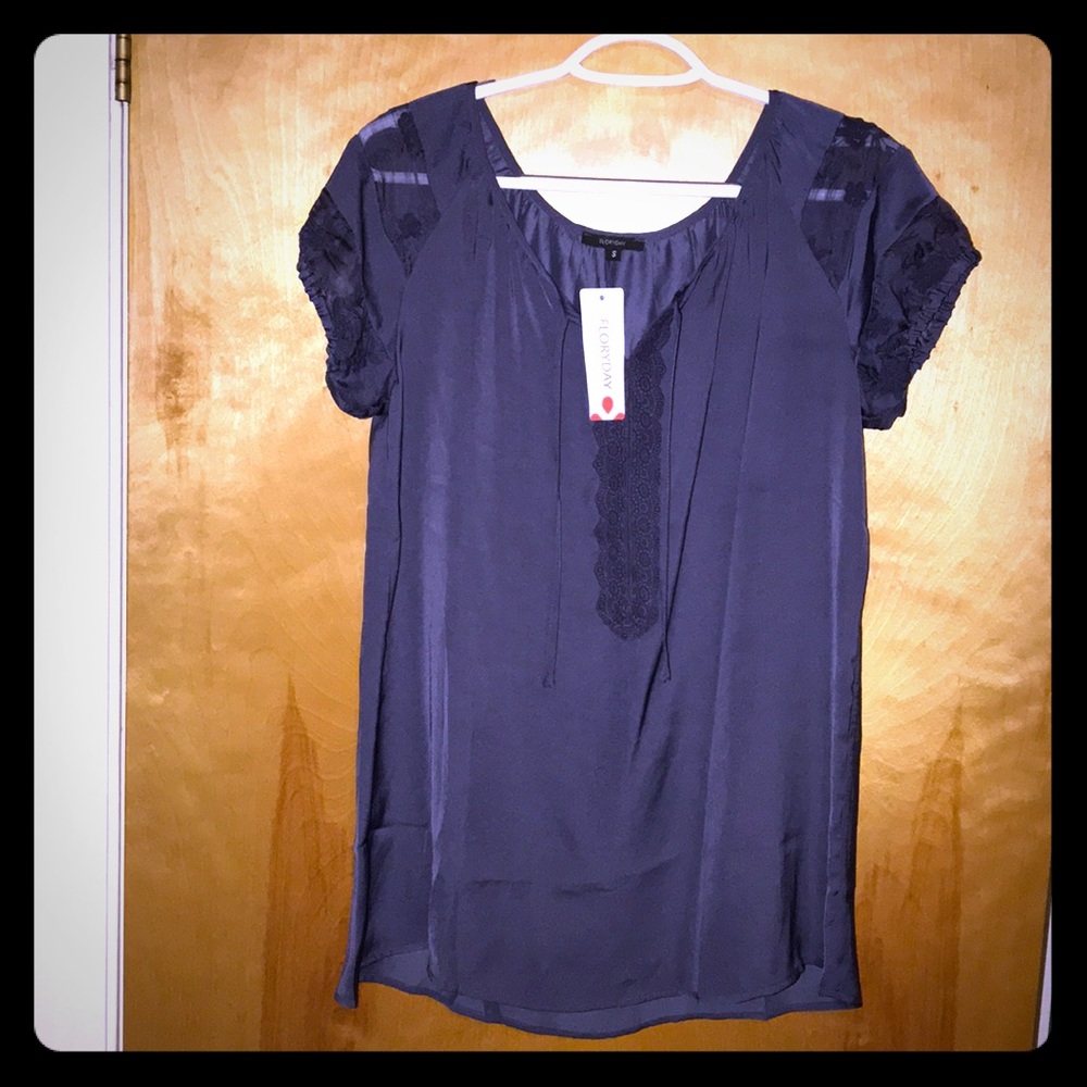 Silky flowy blouse . Blue